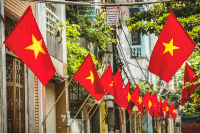 Ảnh lá cờ Việt Nam đã trở thành biểu tượng vô giá của đất nước ta. Cùng xem bức ảnh này và chiêm ngưỡng vẻ đẹp trang trọng và sự tuyệt vời của lá cờ Việt Nam.